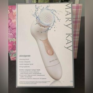 New.. Mary Kay , cleansing brush set